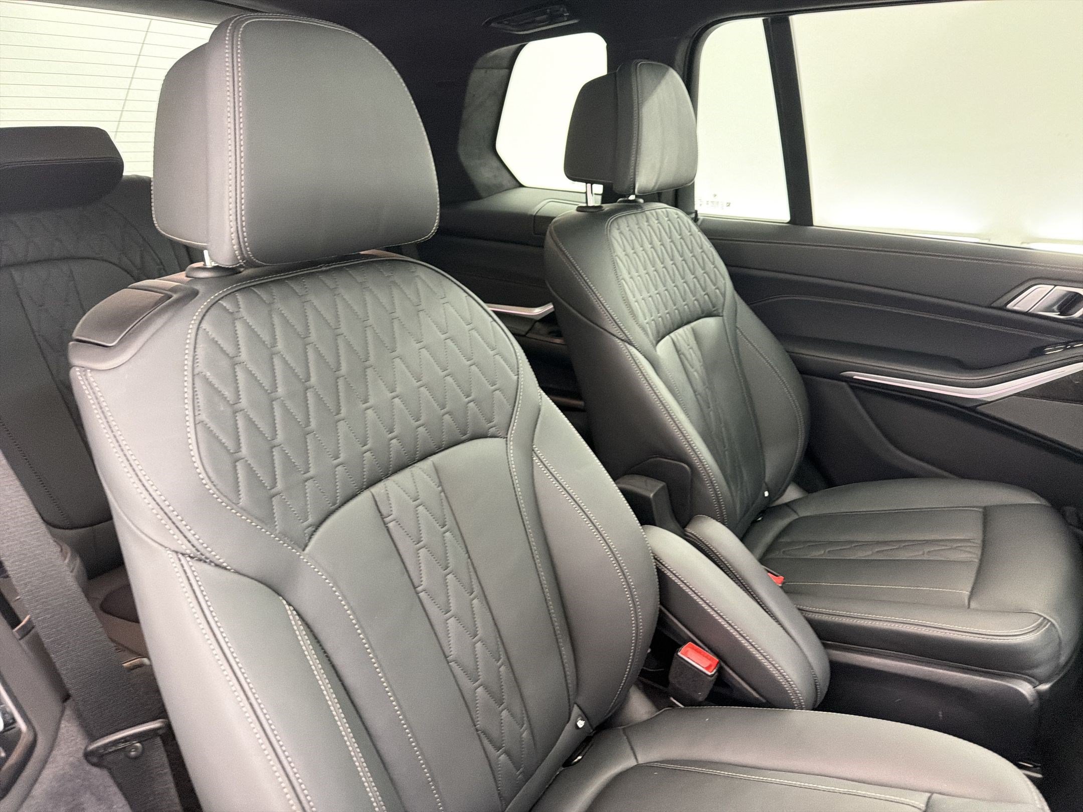 Certified 2024 BMW X7 M60i w/ Executive Package AWD/4WD image 29