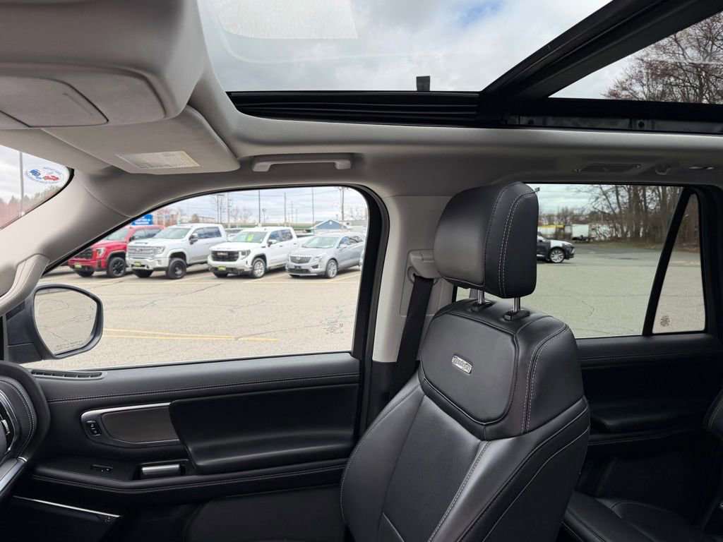 Used 2025 Ford Expedition Max Platinum AWD/4WD image 27