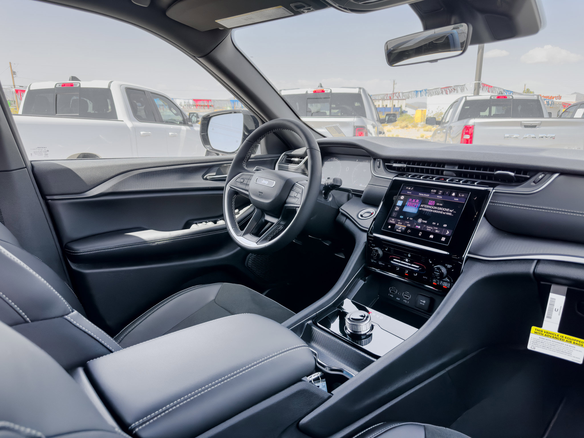 New 2025 Jeep Grand Cherokee Altitude image 9