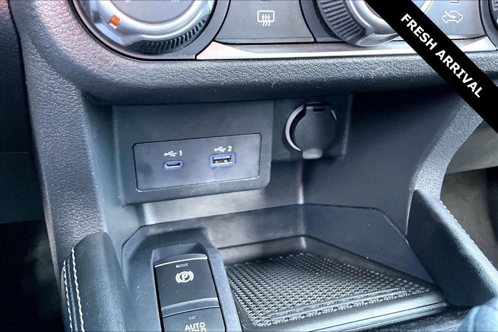 Used 2023 Nissan Kicks SV image 15