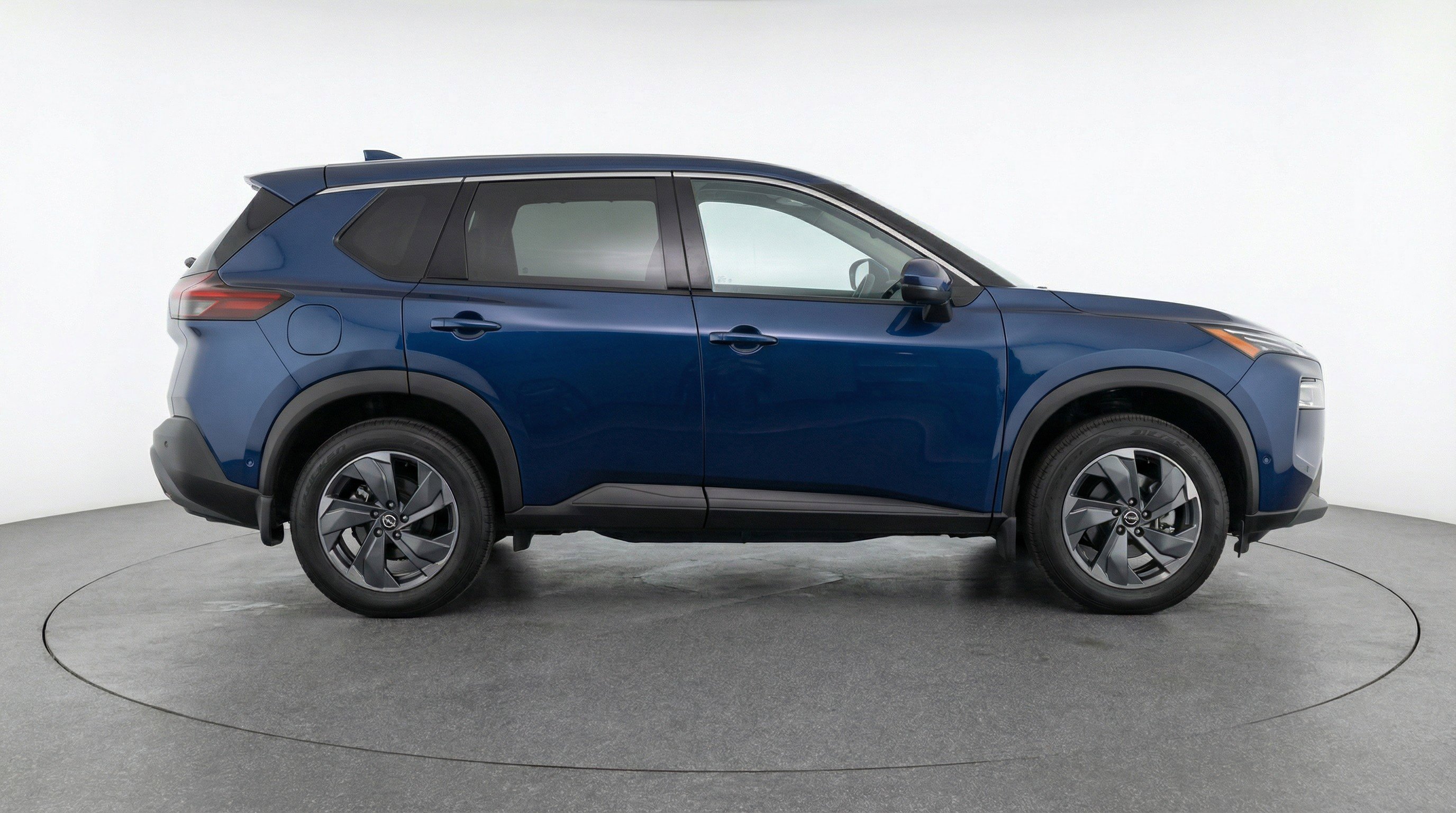 Used 2025 Nissan Rogue SV FWD image 11