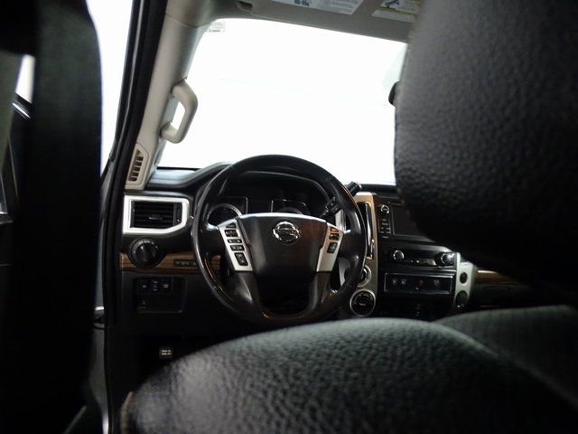 Used 2017 Nissan Titan SL w/ SL Towing Convenience Package image 4