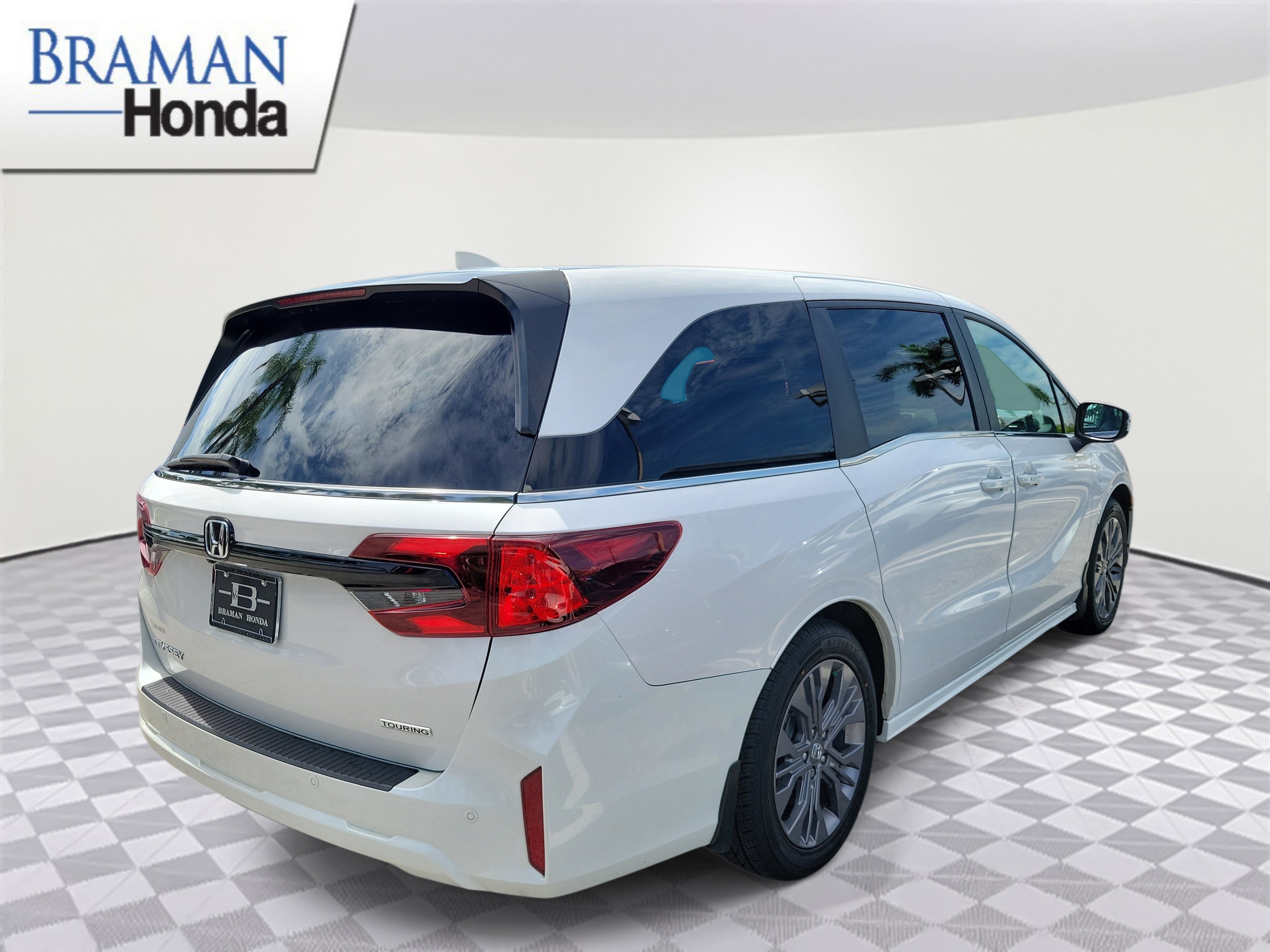 Certified 2025 Honda Odyssey Touring image 3