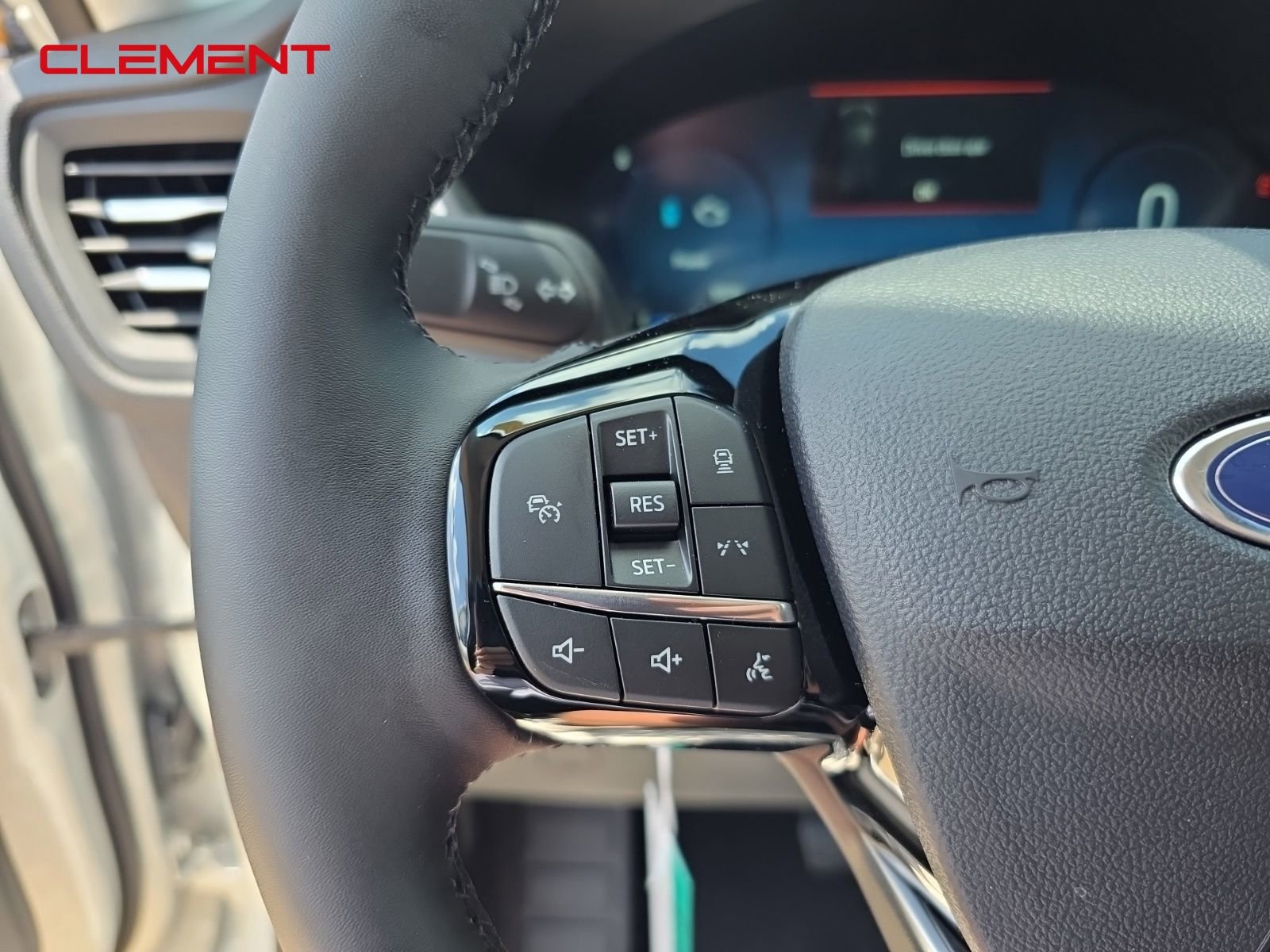 New 2025 Ford Escape SE w/ PHEV Premium Package image 13