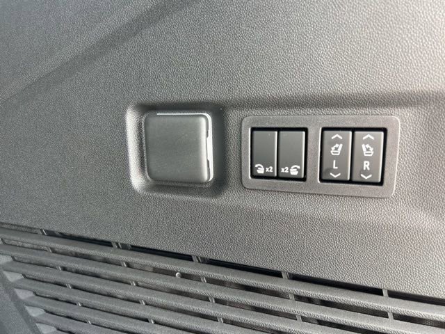 New 2026 Chevrolet Suburban High Country AWD/4WD image 33