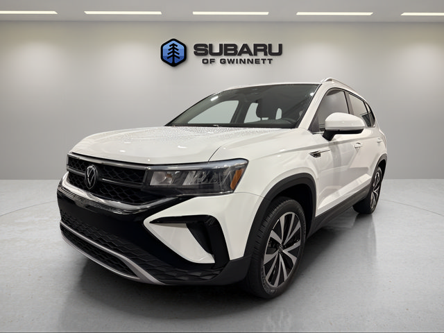 Used 2023 Volkswagen Taos SE w/ Panoramic Sunroof Package FWD image 1