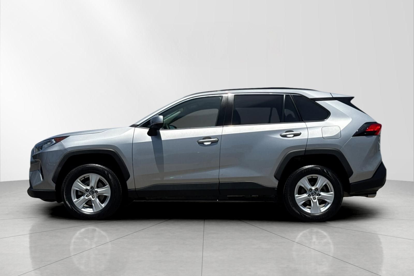 Used 2021 Toyota RAV4 XLE w/ Carpet Mat Package (TMS) AWD/4WD image 7