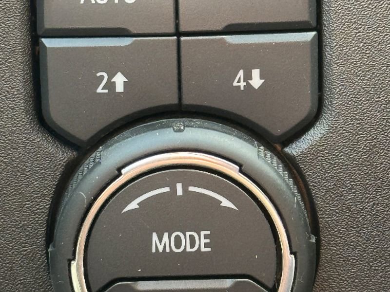 Used 2025 Chevrolet Silverado 1500 High Country image 11