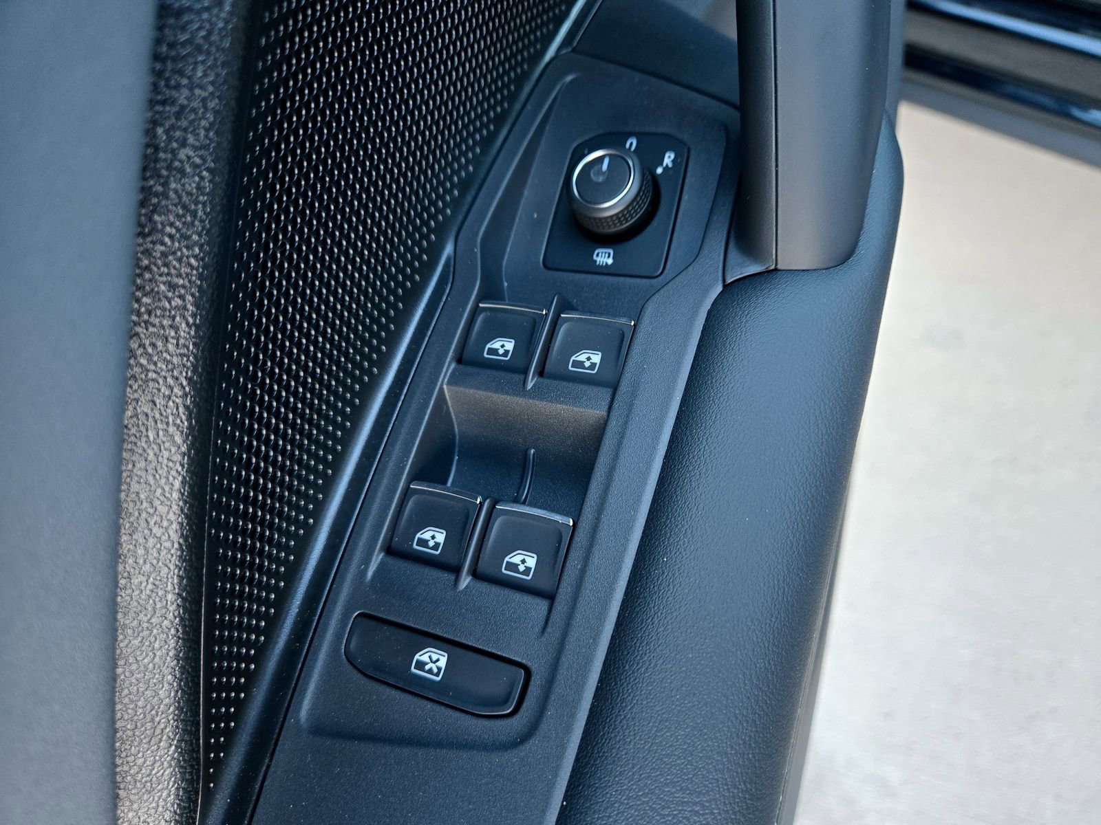 New 2026 Volkswagen Tiguan SE image 19