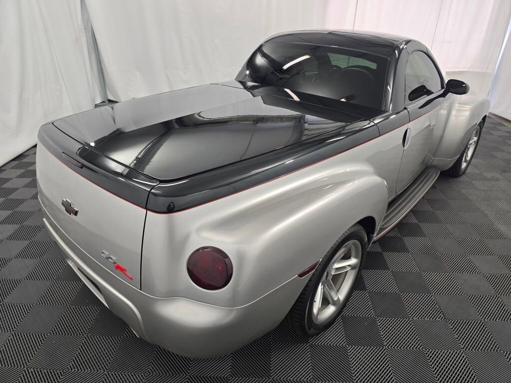 Used 2005 Chevrolet SSR w/ Preferred Equipment Group RWD image 12