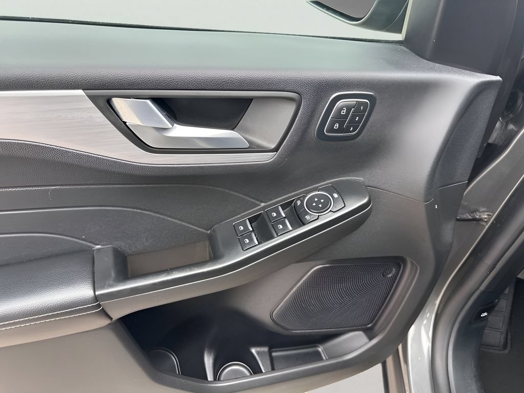 Used 2025 Ford Escape Platinum AWD/4WD image 19