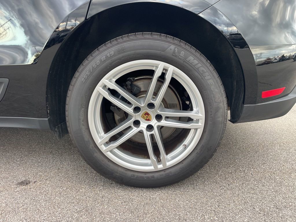 Certified 2025 Porsche Macan image 15