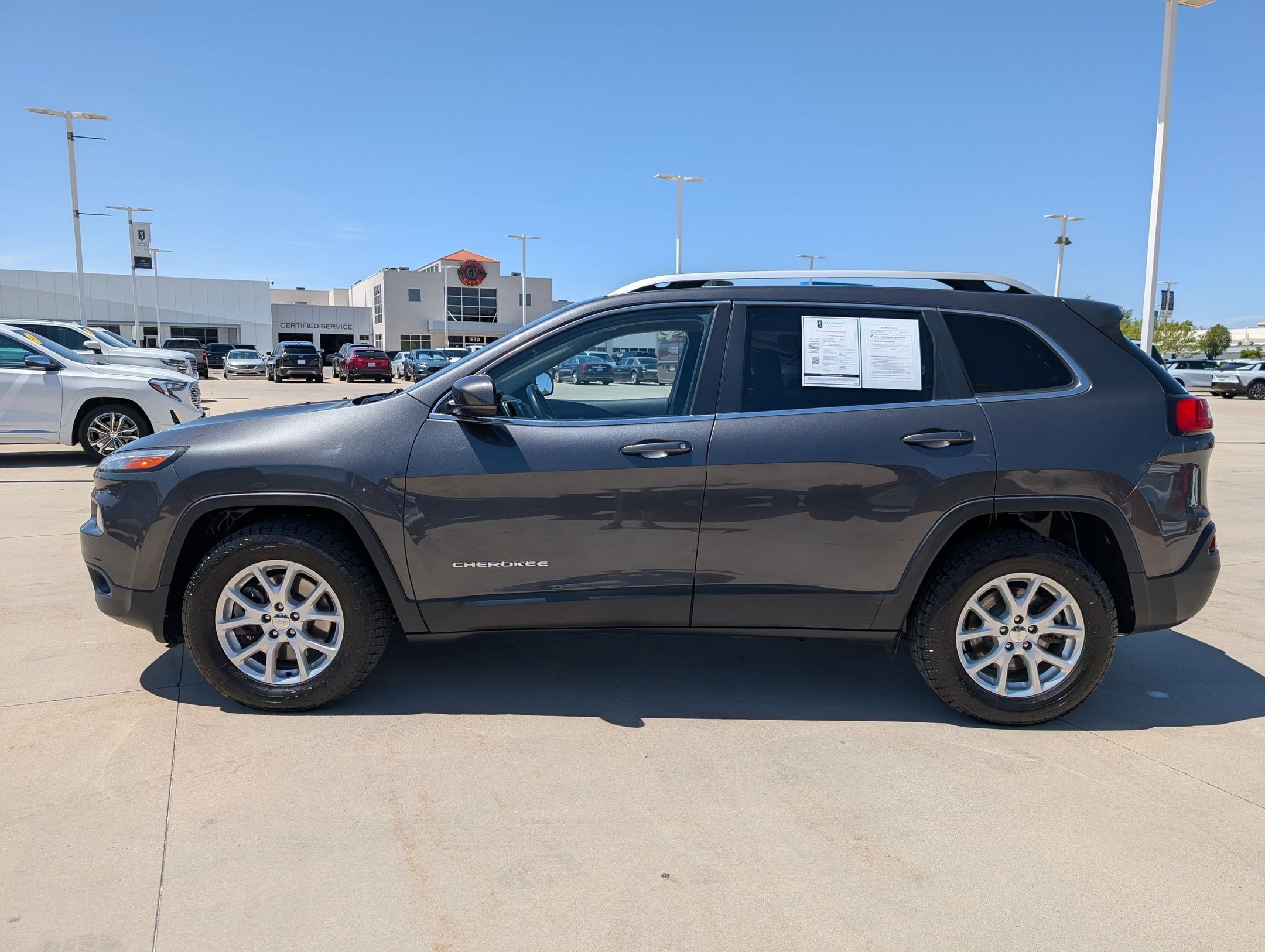 Used 2017 Jeep Cherokee Latitude w/ Safety/Convenience Group AWD/4WD image 2