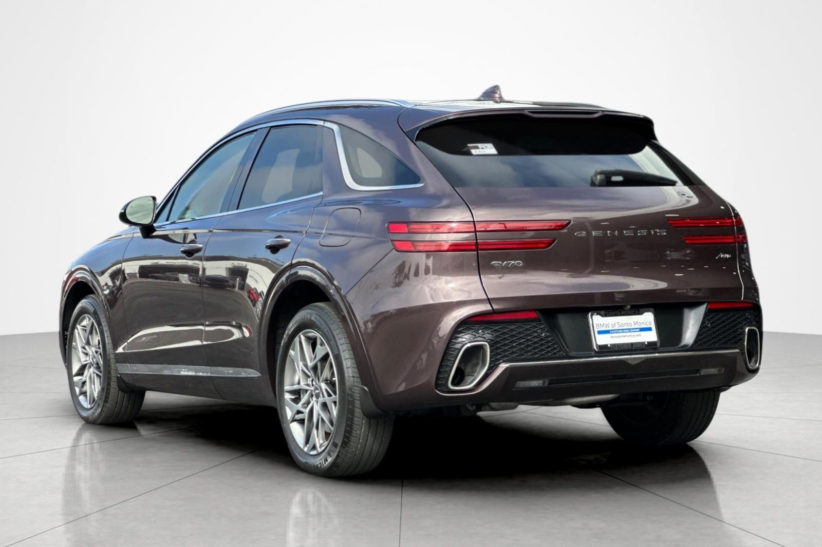 Used 2023 Genesis GV70 2.5T w/ Select Package AWD/4WD image 3