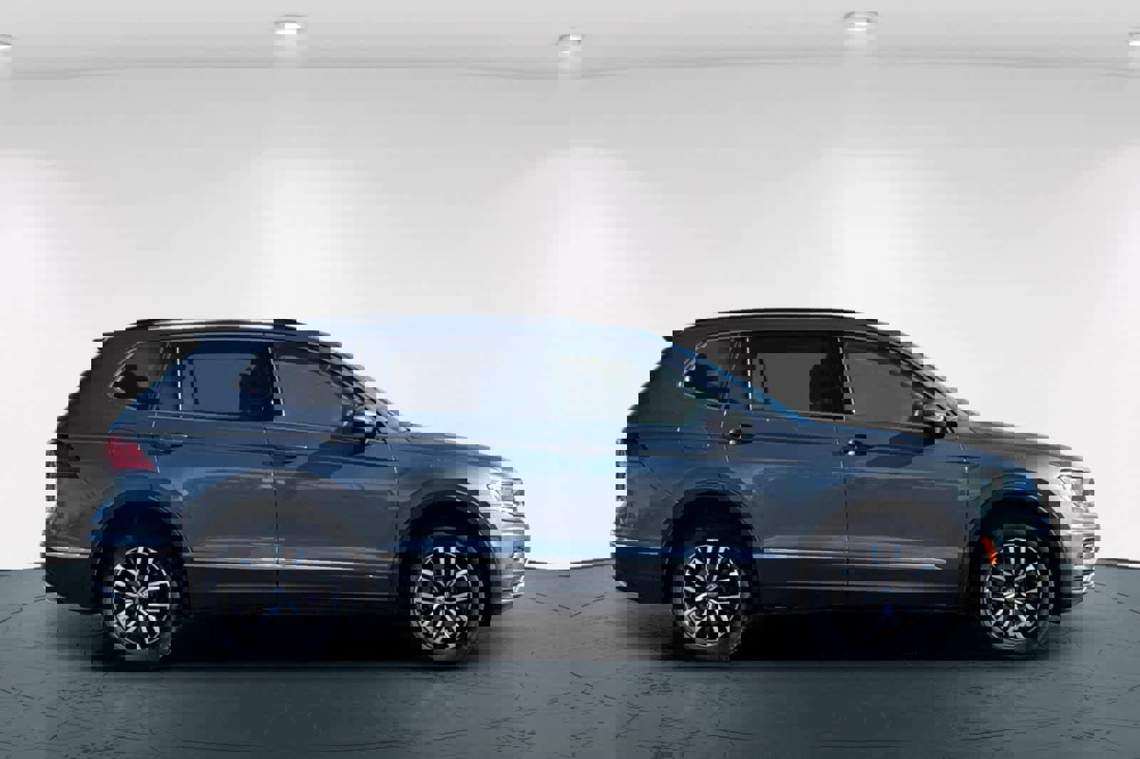 Used 2021 Volkswagen Tiguan SE image 6