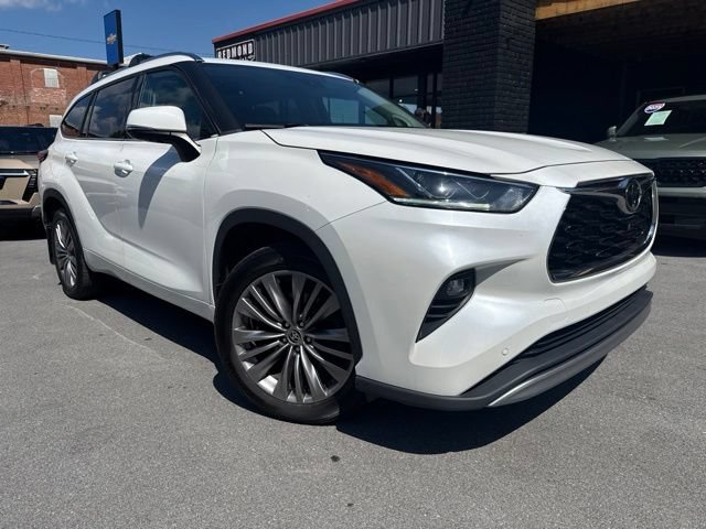Used 2021 Toyota Highlander Platinum AWD/4WD image 3