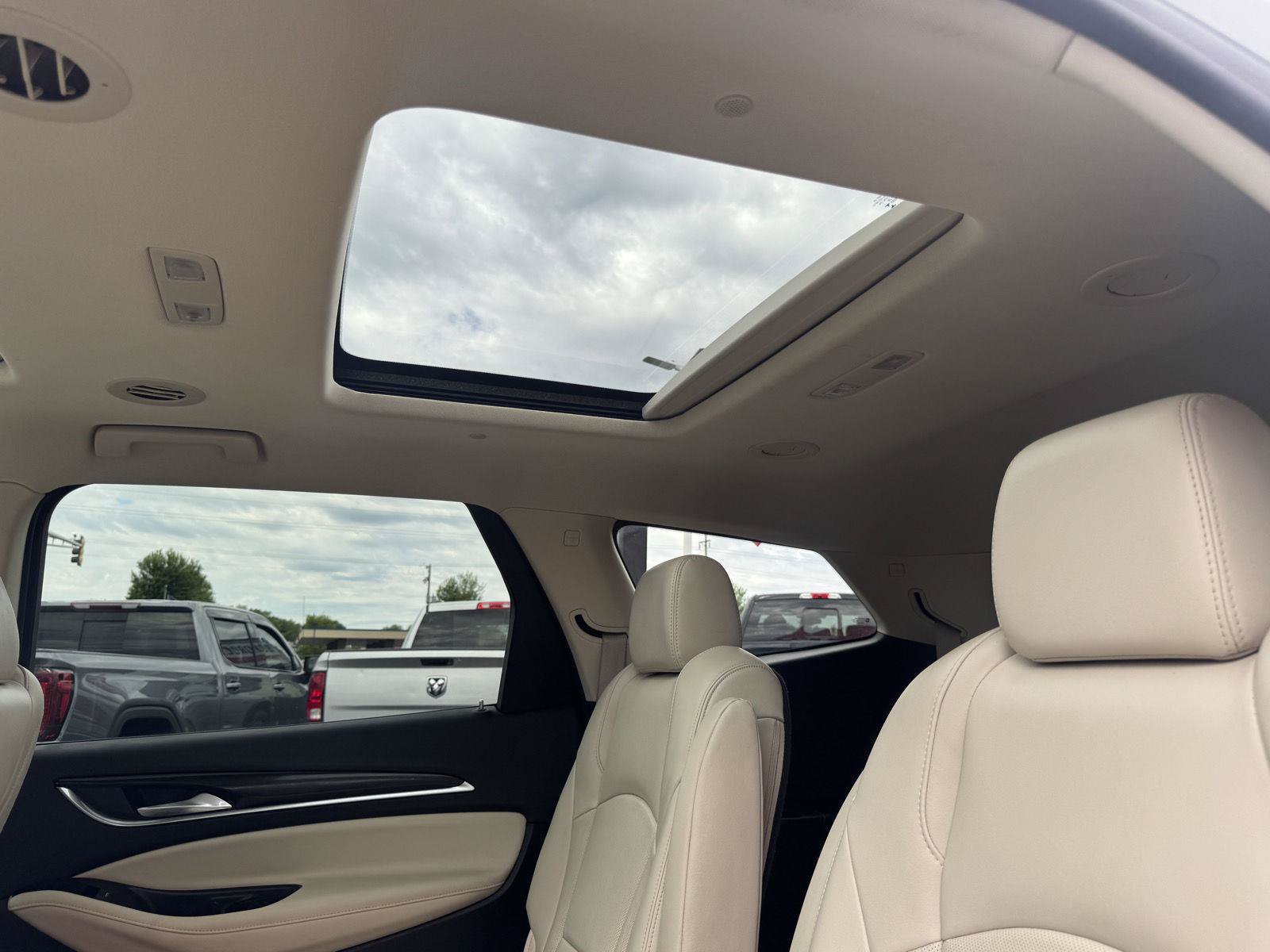 Used 2022 Buick Enclave Essence w/ Experience Buick Package FWD image 35