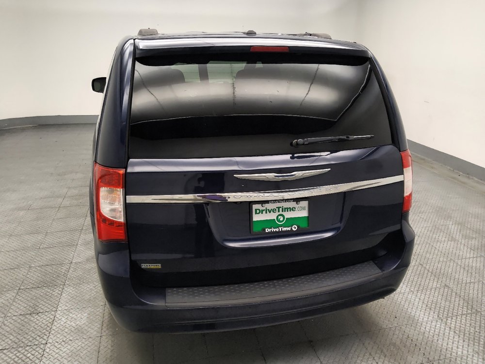 Used 2015 Chrysler Town & Country Touring FWD image 6