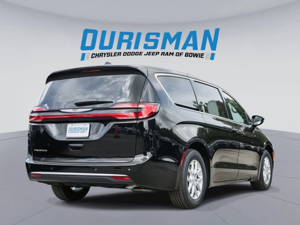 New 2025 Chrysler Pacifica Select FWD image 4
