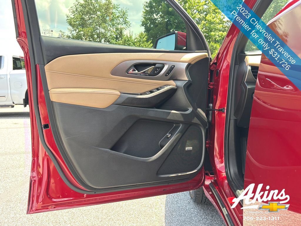 Used 2023 Chevrolet Traverse Premier FWD image 18