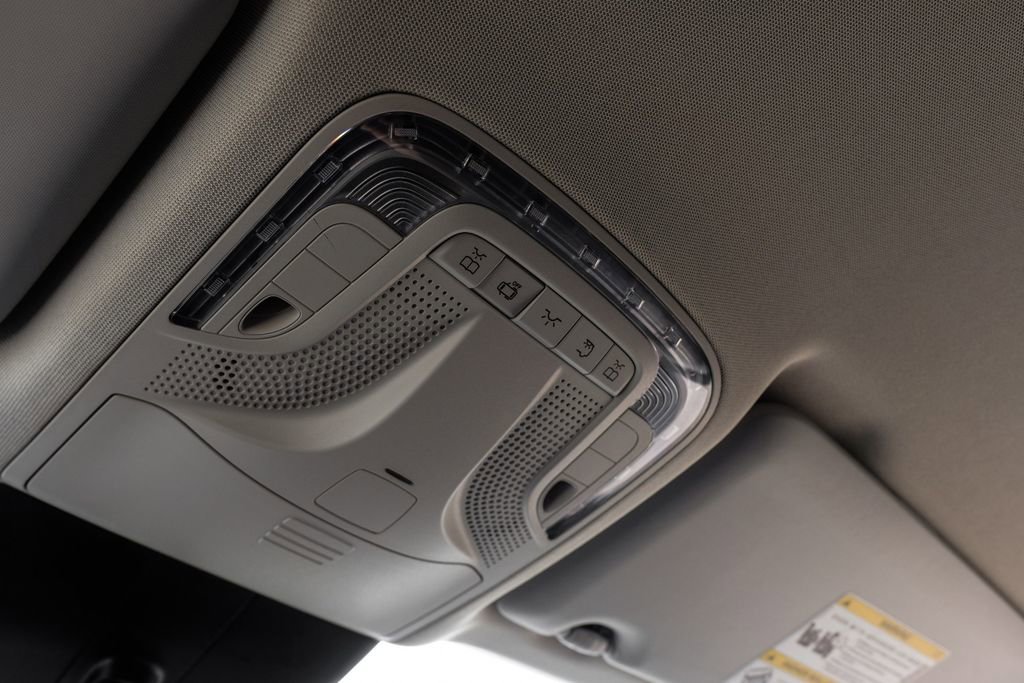 Used 2017 Mercedes-Benz Metris Passenger w/ Driver Efficiency Package image 24