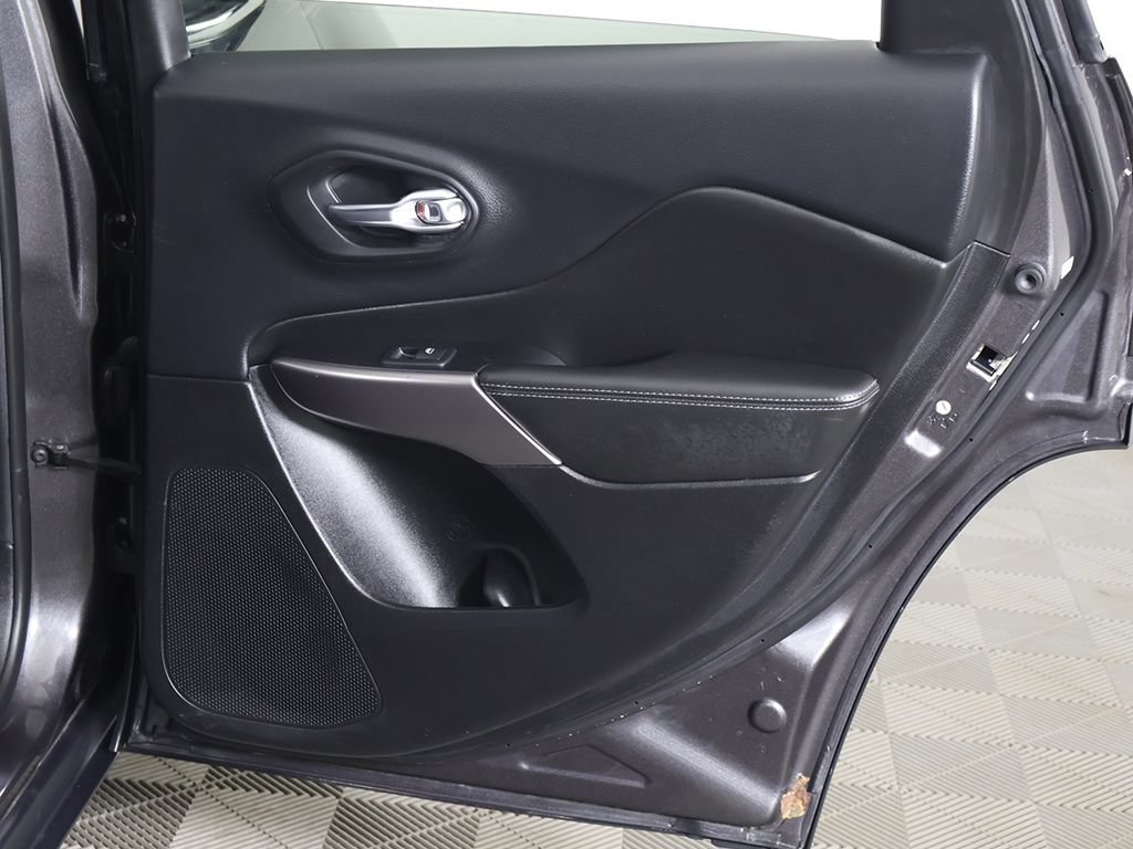 Used 2019 Jeep Cherokee Limited AWD/4WD image 27