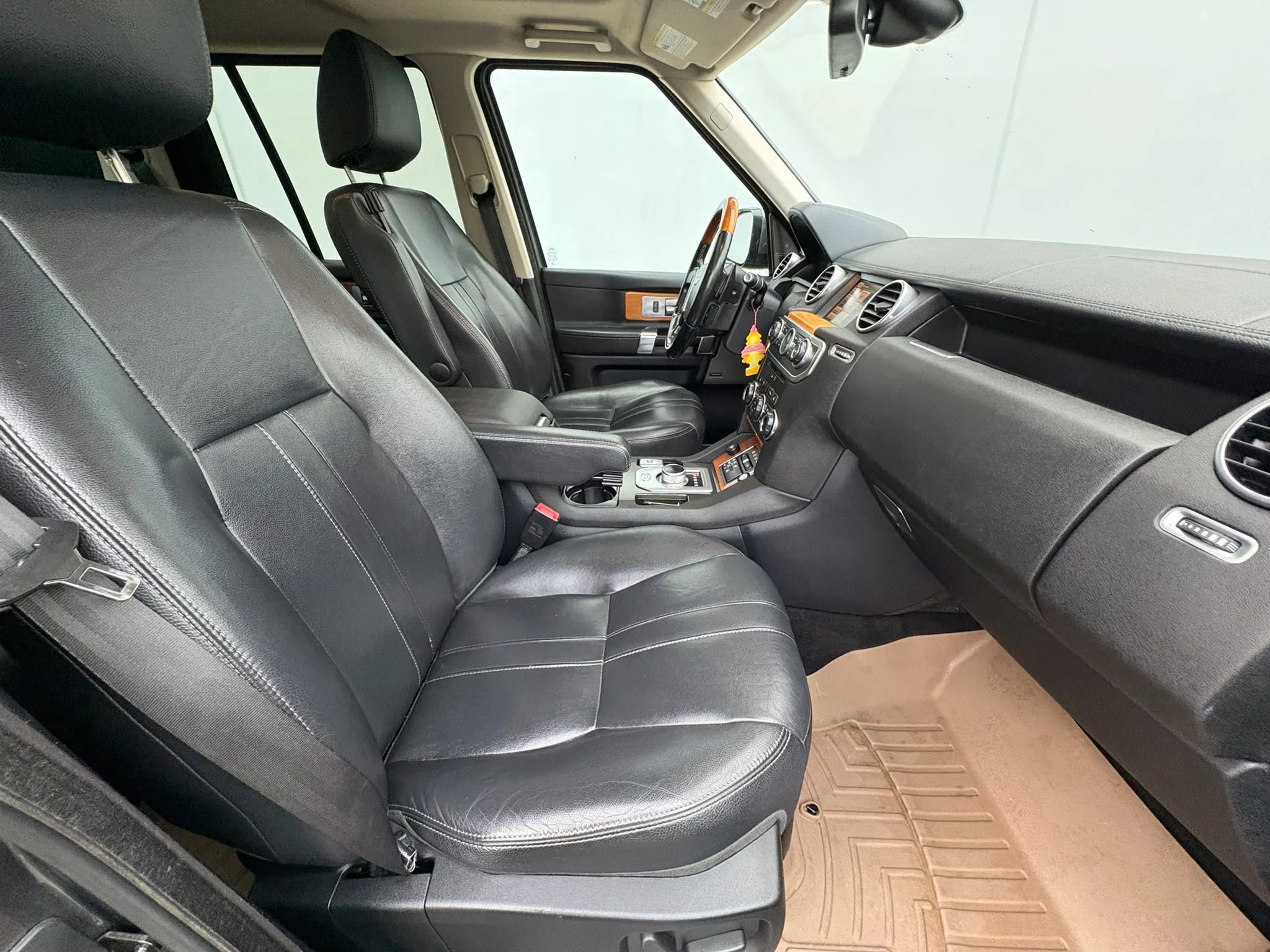 Used 2015 Land Rover LR4 HSE image 28