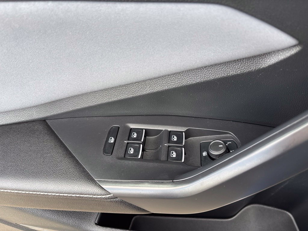 Used 2025 Volkswagen Jetta SE FWD image 30