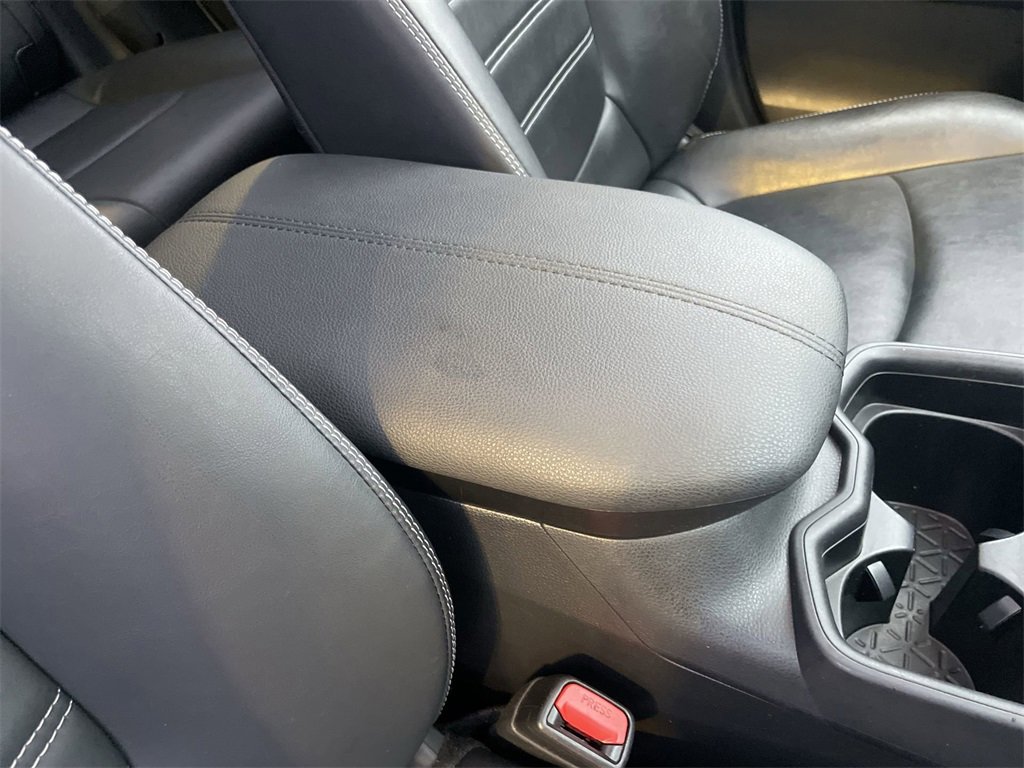 Used 2021 Toyota RAV4 XLE Premium image 31