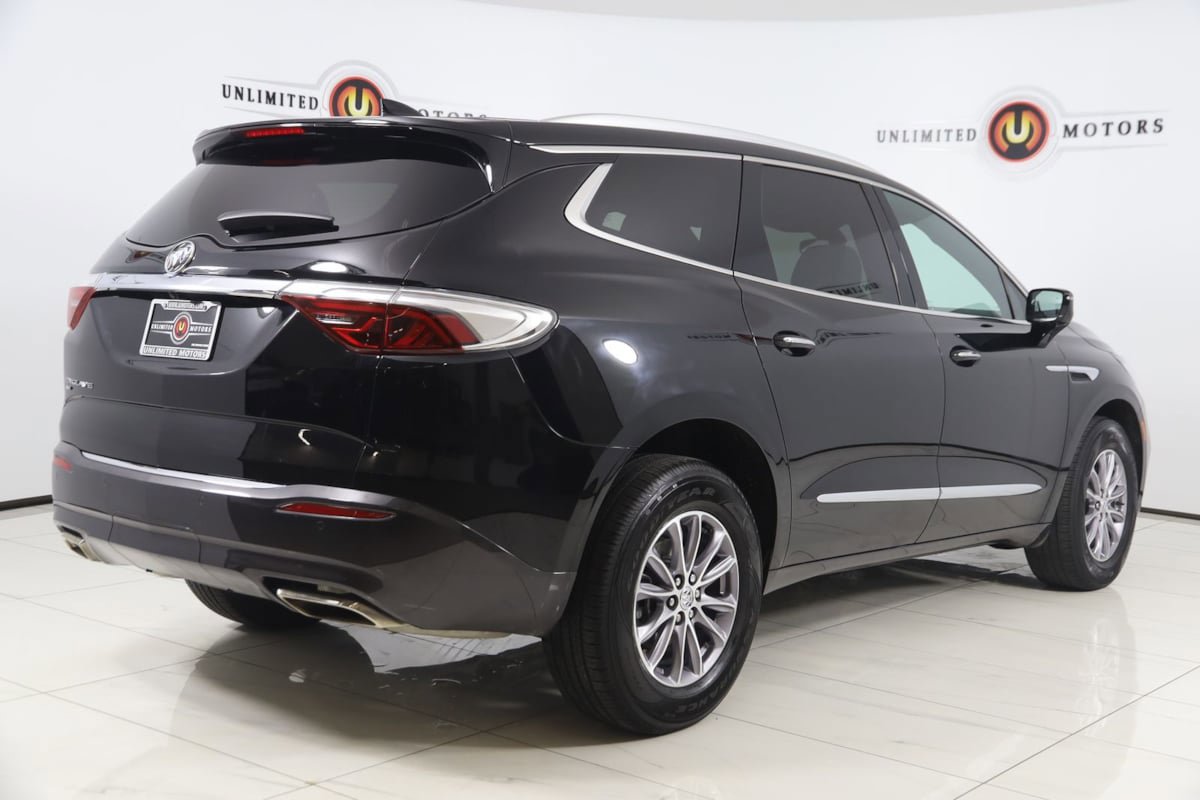 Used 2023 Buick Enclave Essence AWD/4WD image 3