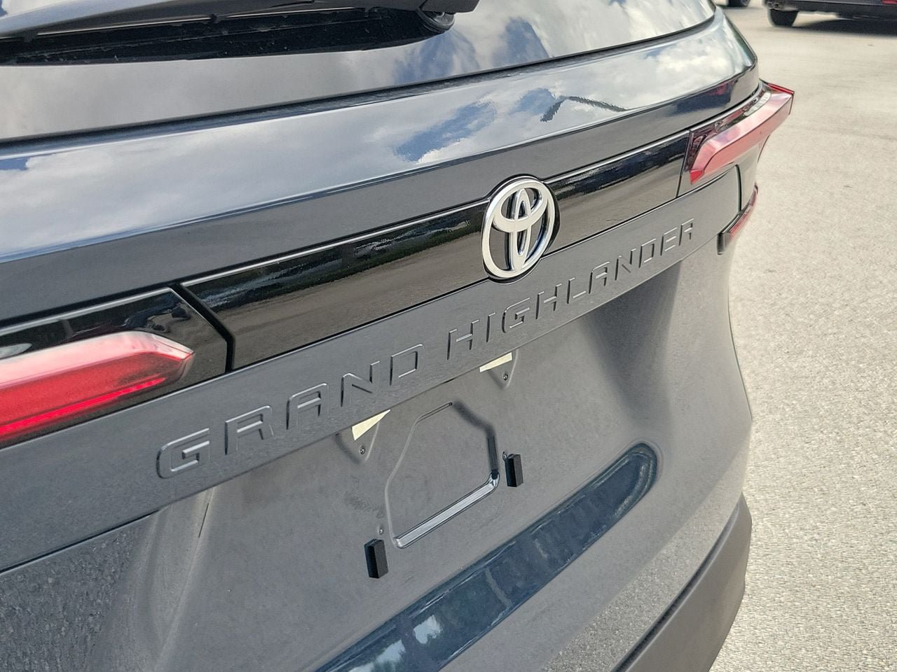 New 2026 Toyota Grand Highlander FWD image 6