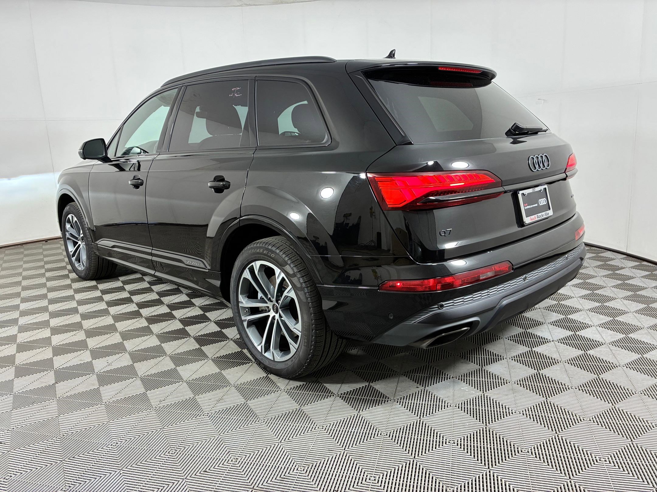 Certified 2026 Audi Q7 2.0T Premium w/ Convenience Plus Package AWD/4WD image 3