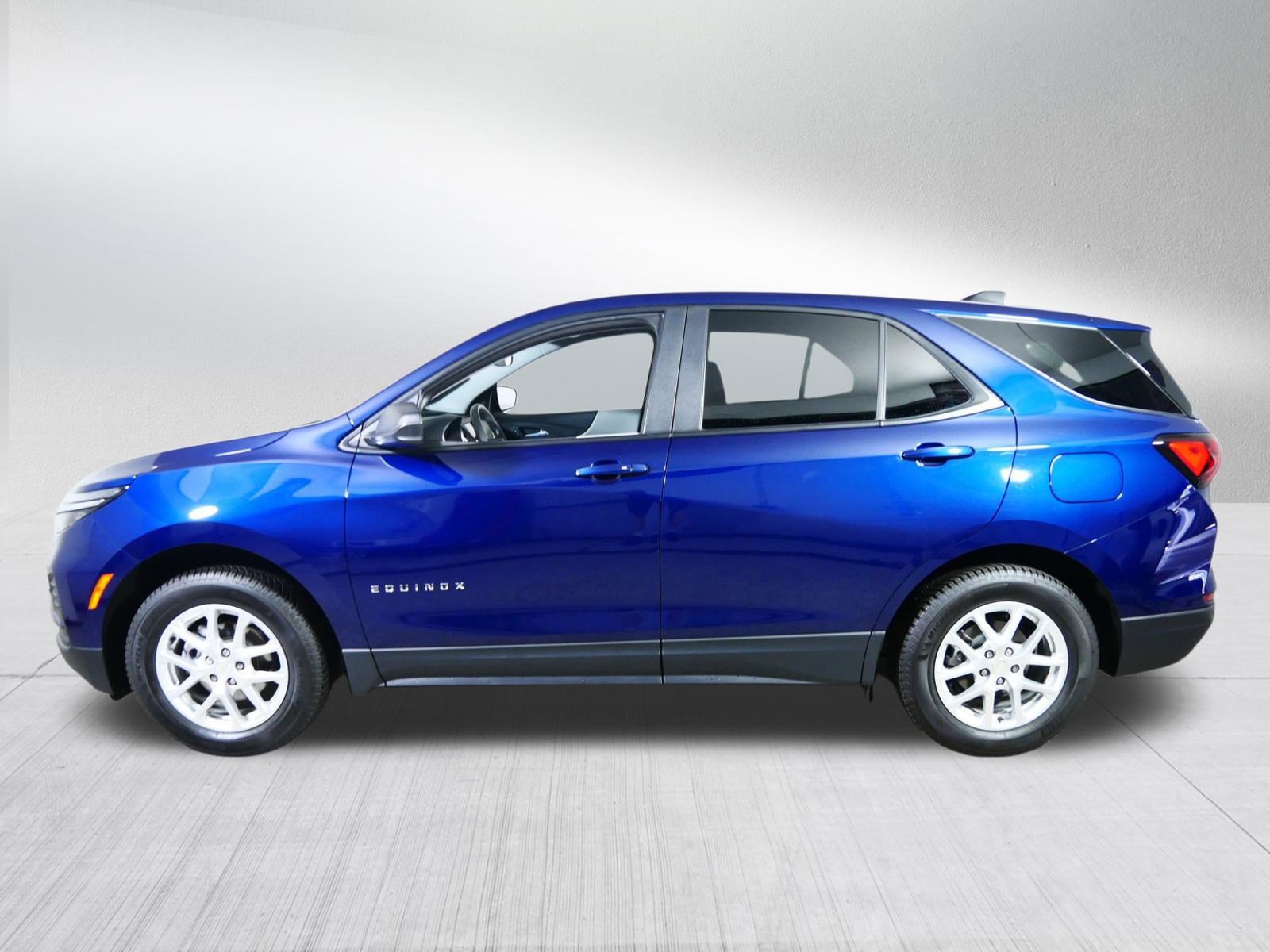 Used 2023 Chevrolet Equinox LS w/ LS Convenience Package image 4