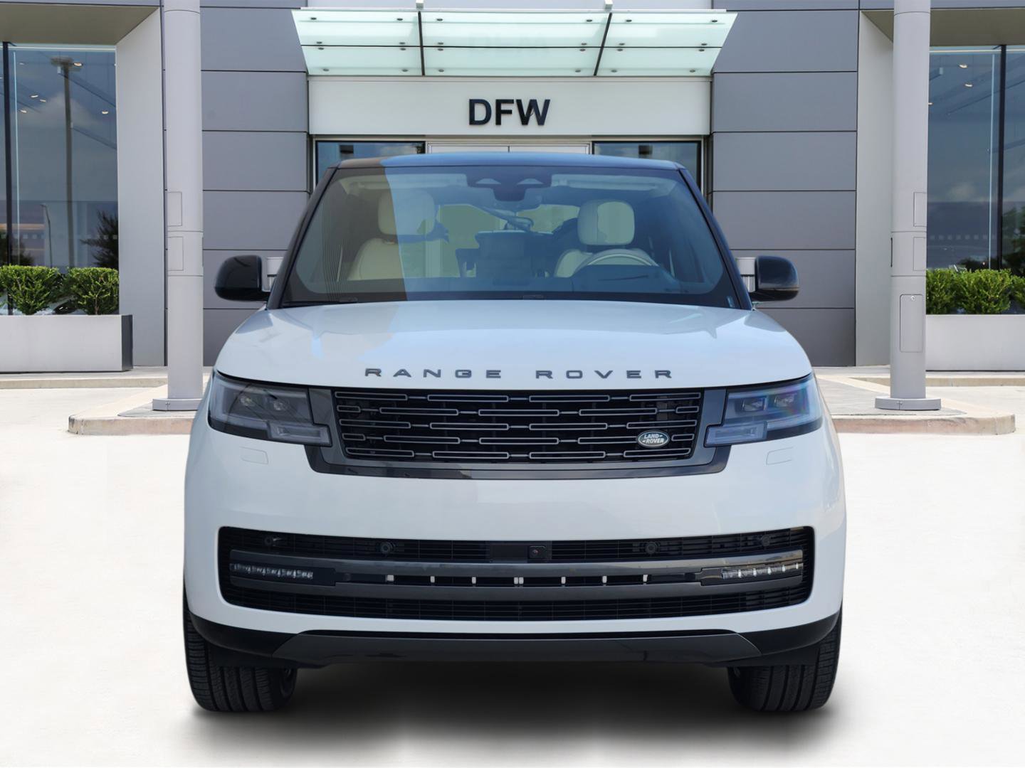 New 2026 Land Rover Range Rover SE image 2