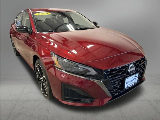 Used 2024 Nissan Altima 2.5 SR AWD/4WD image 8