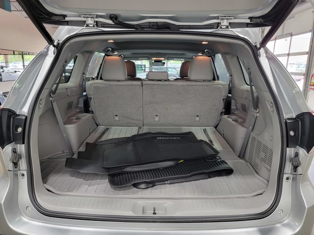 Used 2019 Toyota Highlander XLE AWD/4WD image 35