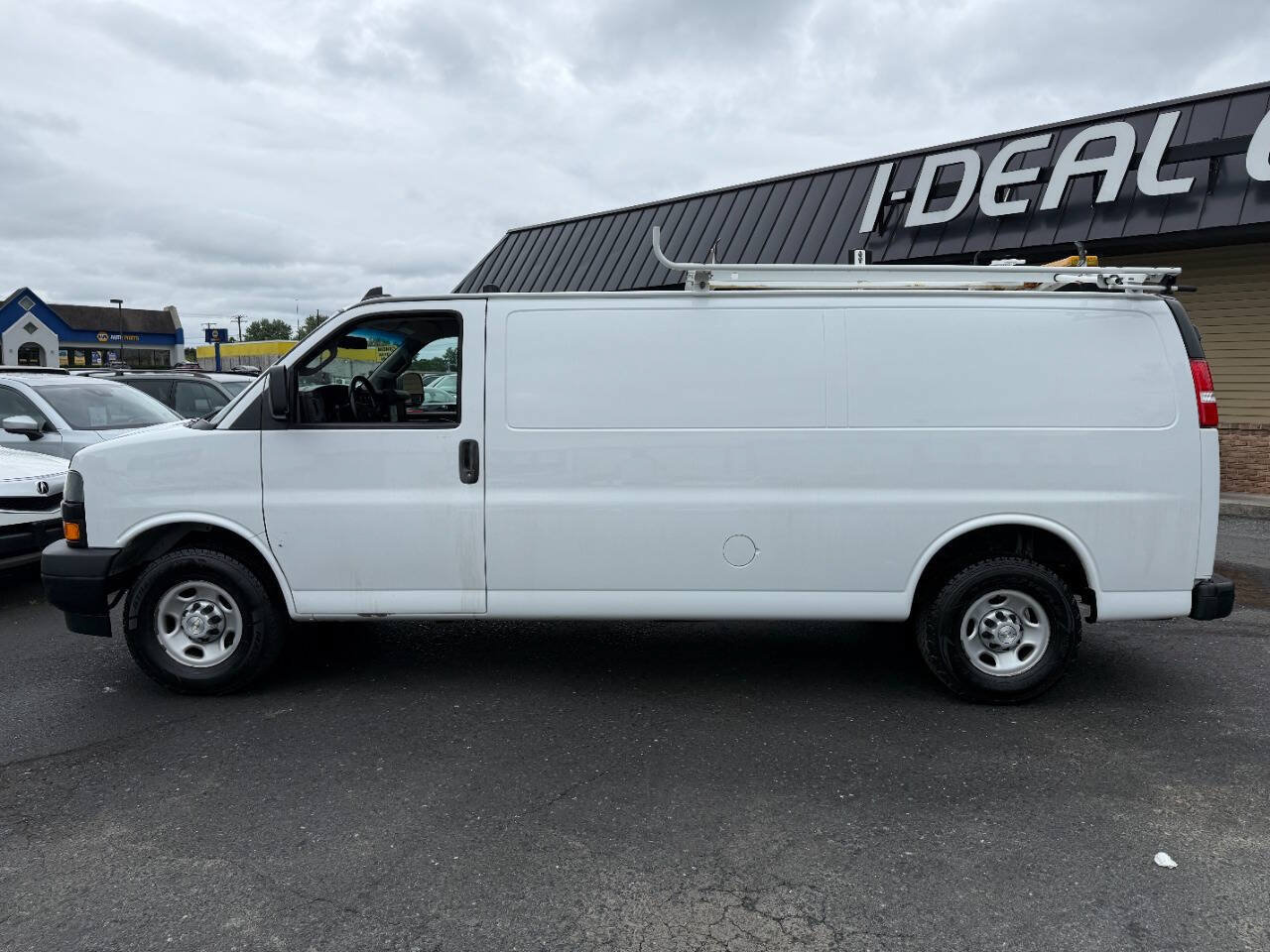 Used 2021 Chevrolet Express 3500 Extended w/ Driver Convenience Package RWD image 8