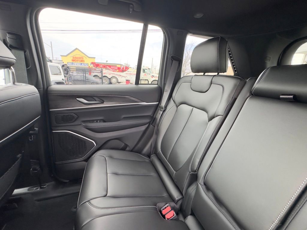 New 2026 Jeep Grand Cherokee Limited w/ Limited Altitude Package image 17