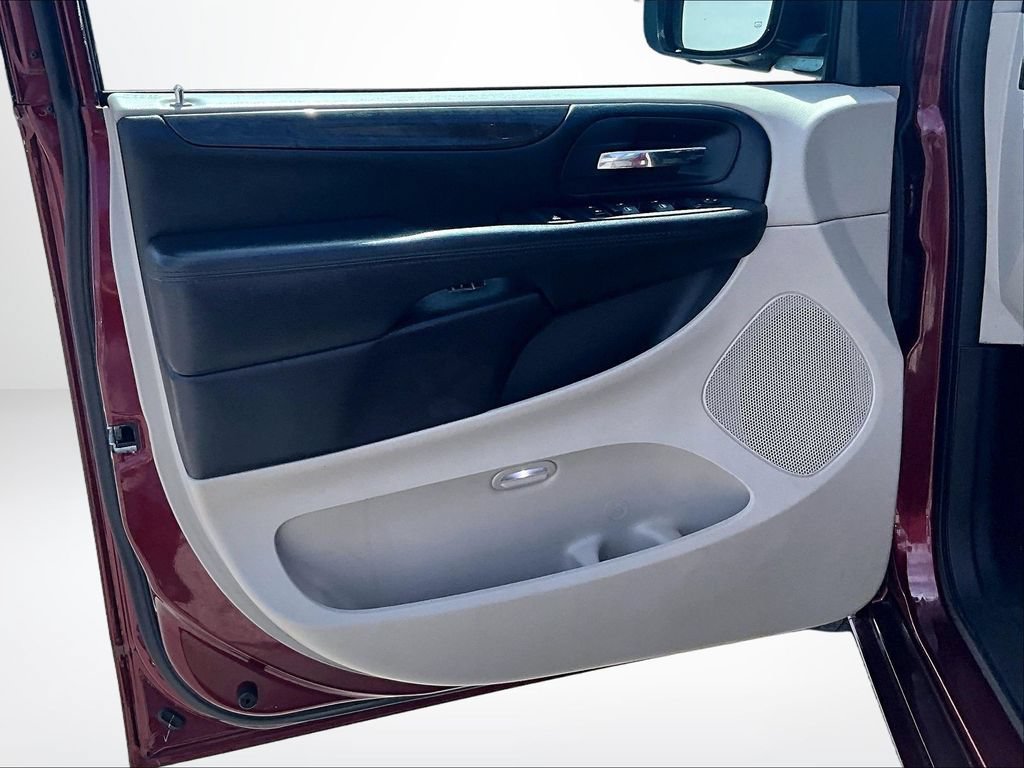 Used 2019 Dodge Grand Caravan SE FWD image 23
