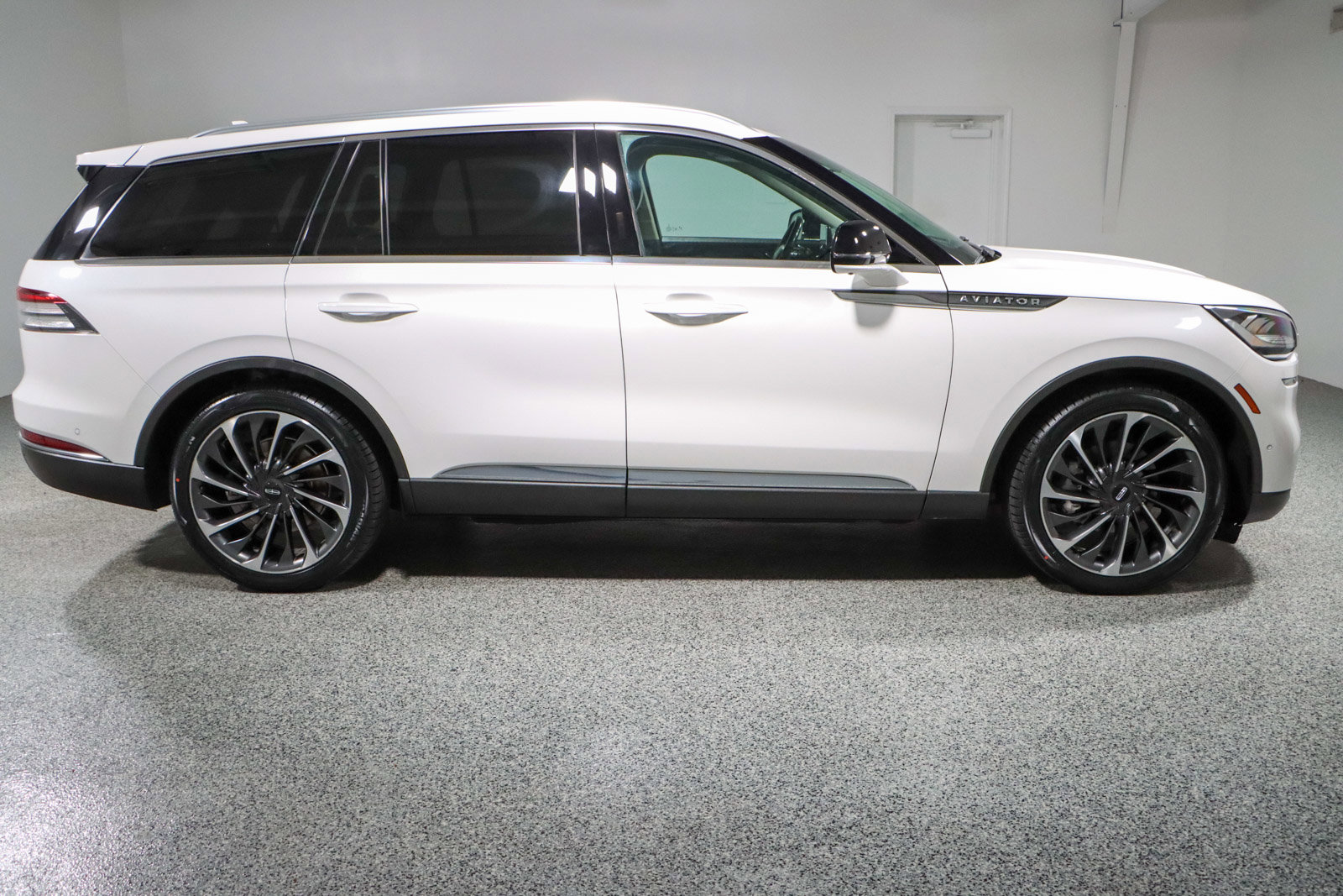 Used 2021 Lincoln Aviator Reserve w/ Equipment Group 201A image 6