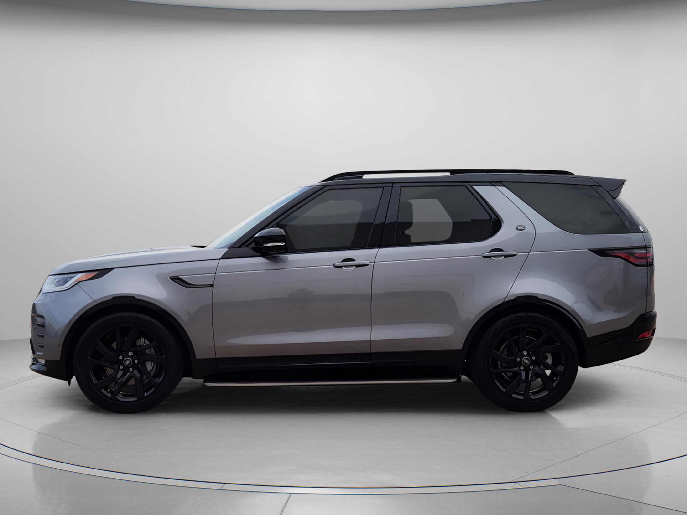 Certified 2025 Land Rover Discovery Dynamic SE AWD/4WD image 2