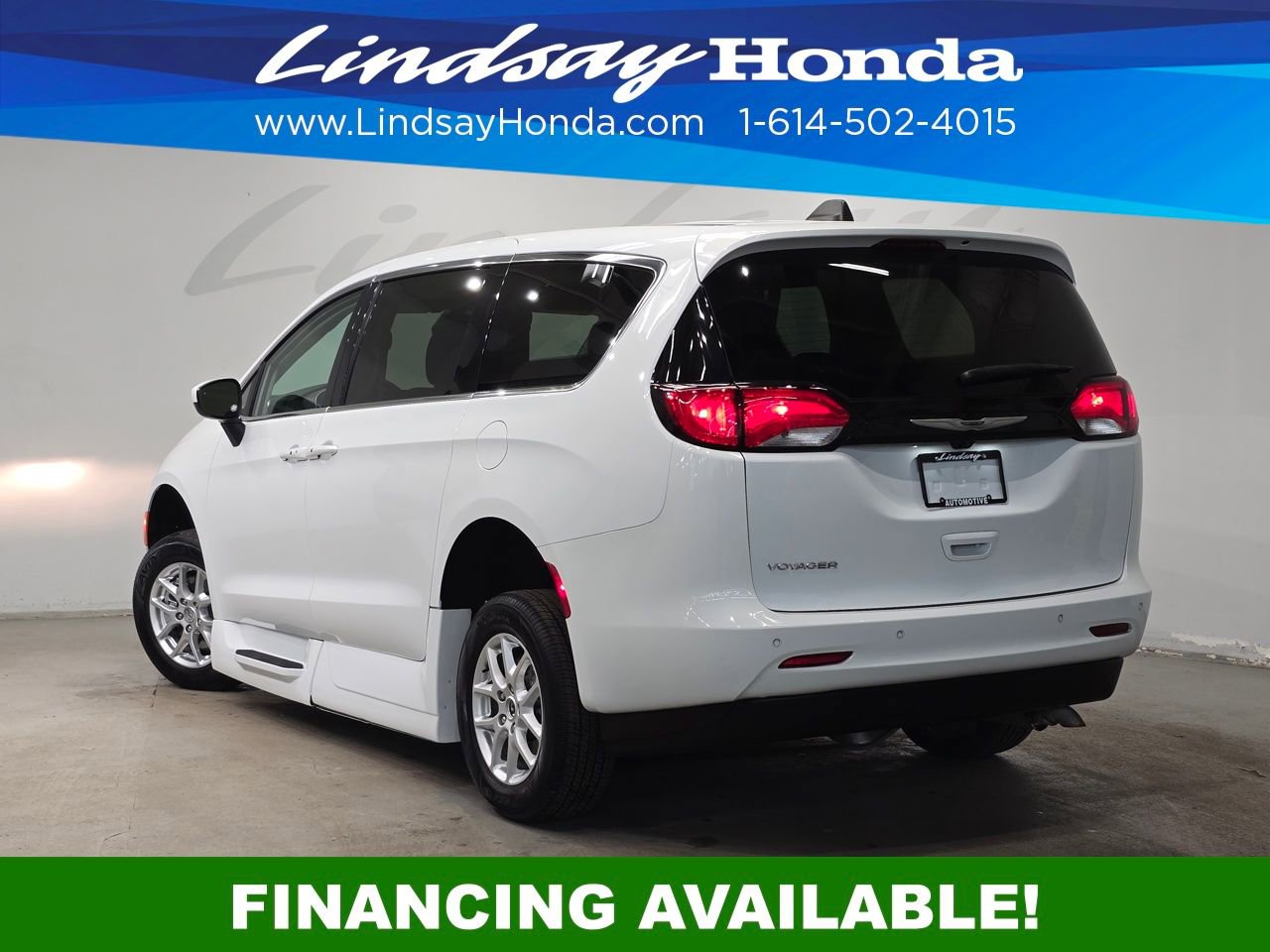 Used 2022 Chrysler Voyager LX image 4