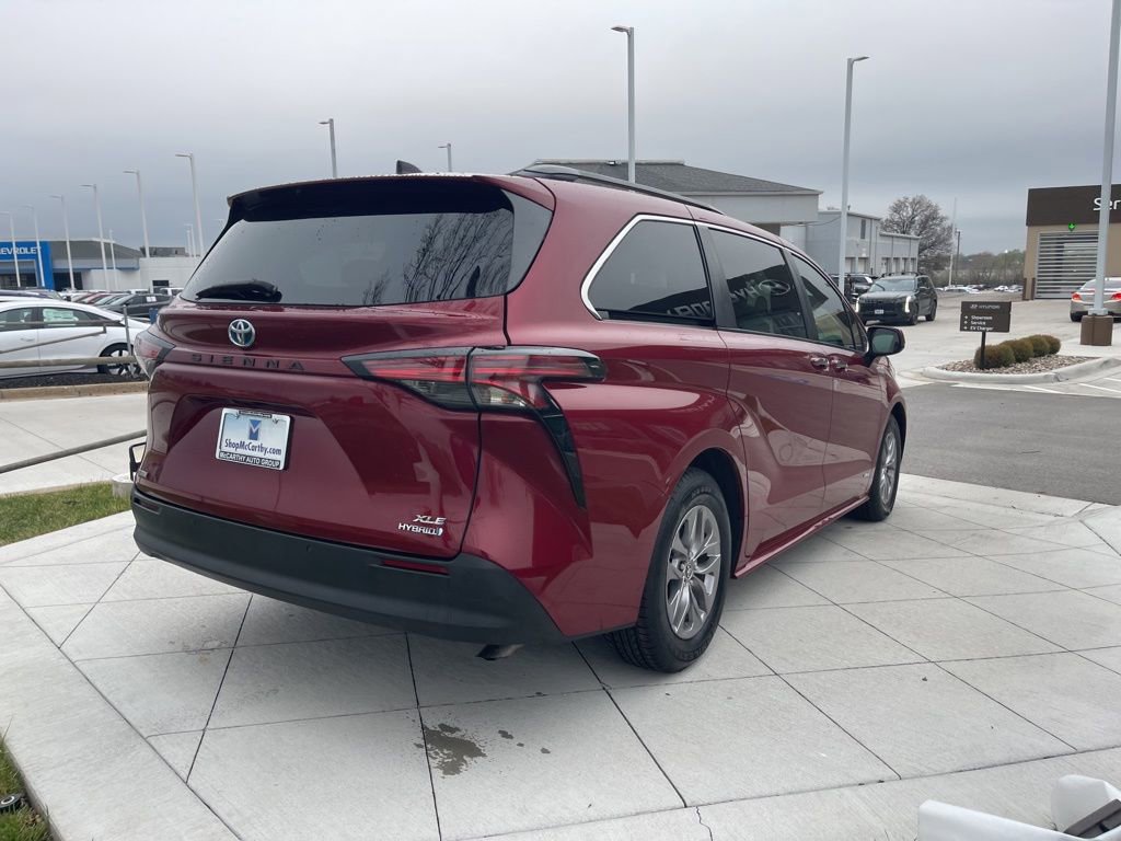 Used 2021 Toyota Sienna XLE w/ XLE Plus Package image 17