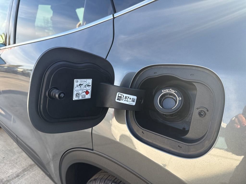 Used 2025 Ford Escape SE image 16