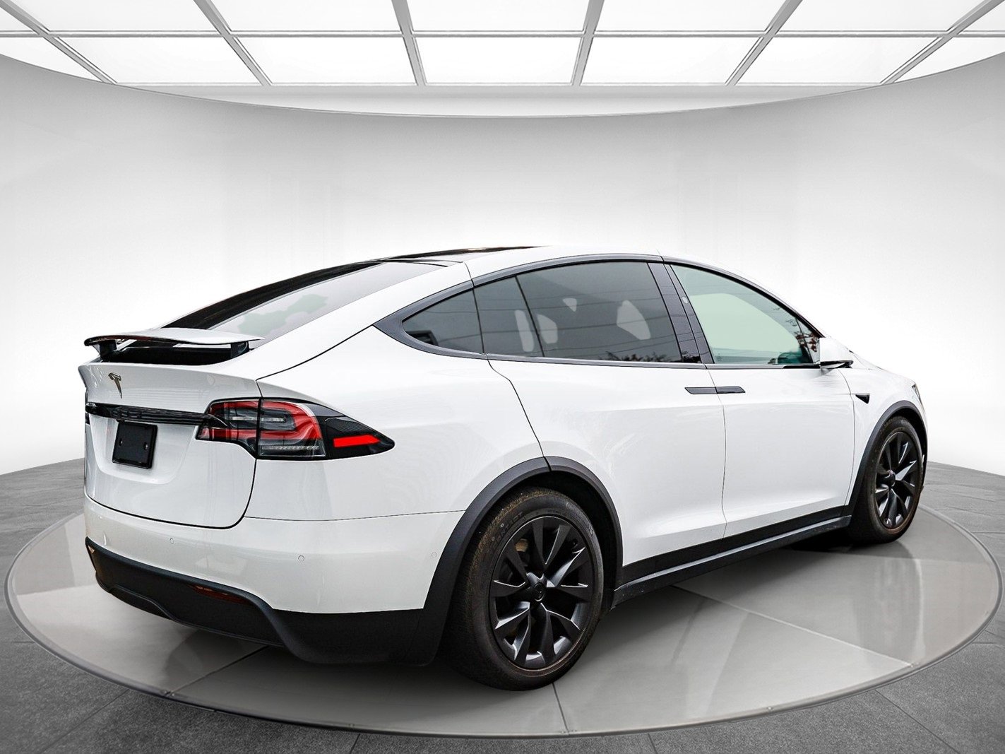 Used 2023 Tesla Model X image 3