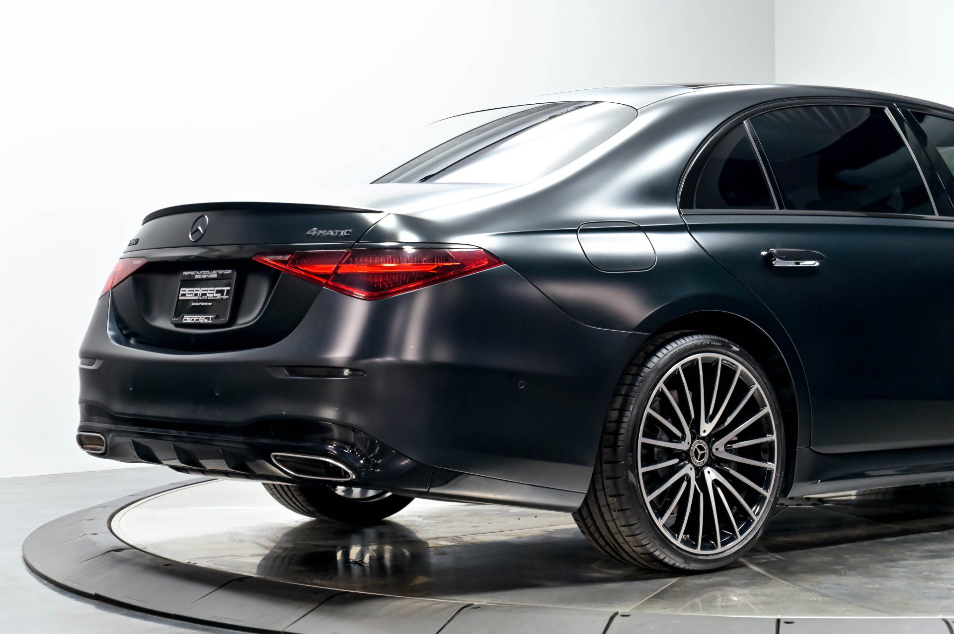 Used 2022 Mercedes-Benz S 580 4MATIC Sedan w/ AMG Line Package image 16