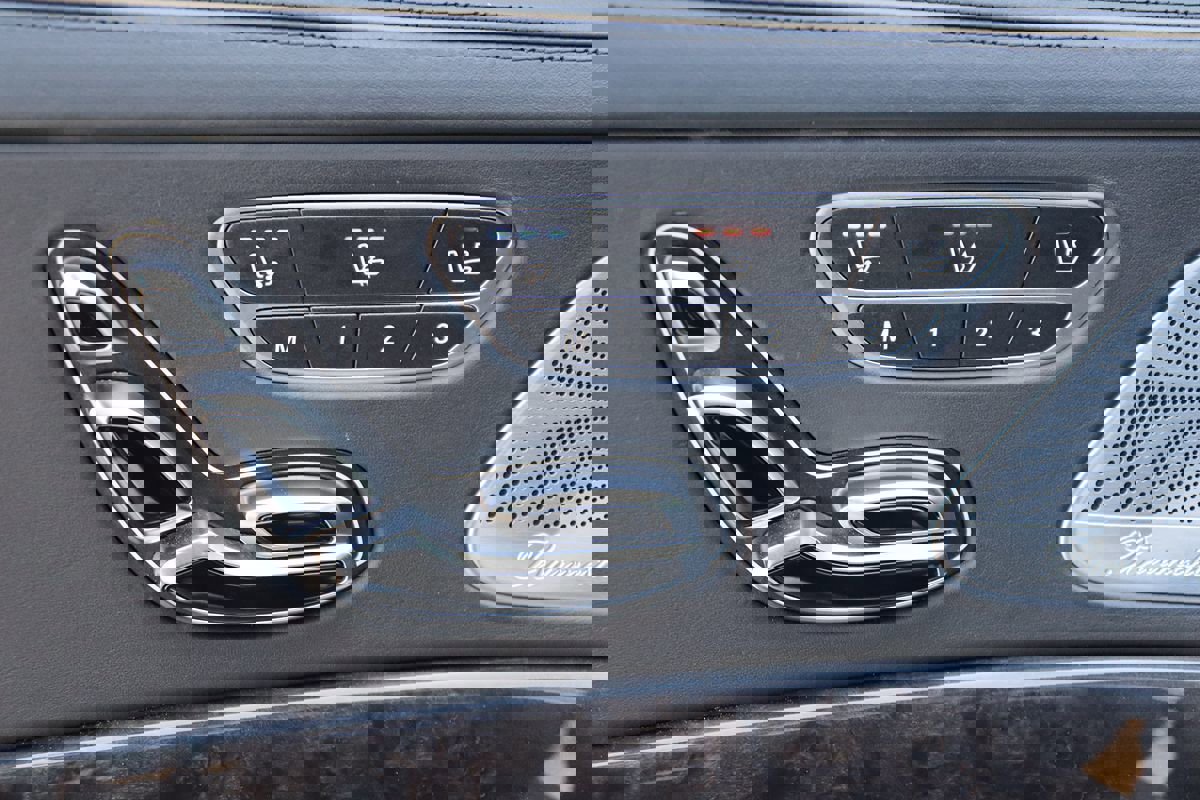 Used 2015 Mercedes-Benz S 63 AMG 4MATIC Sedan w/ Driver Assistance Package image 69