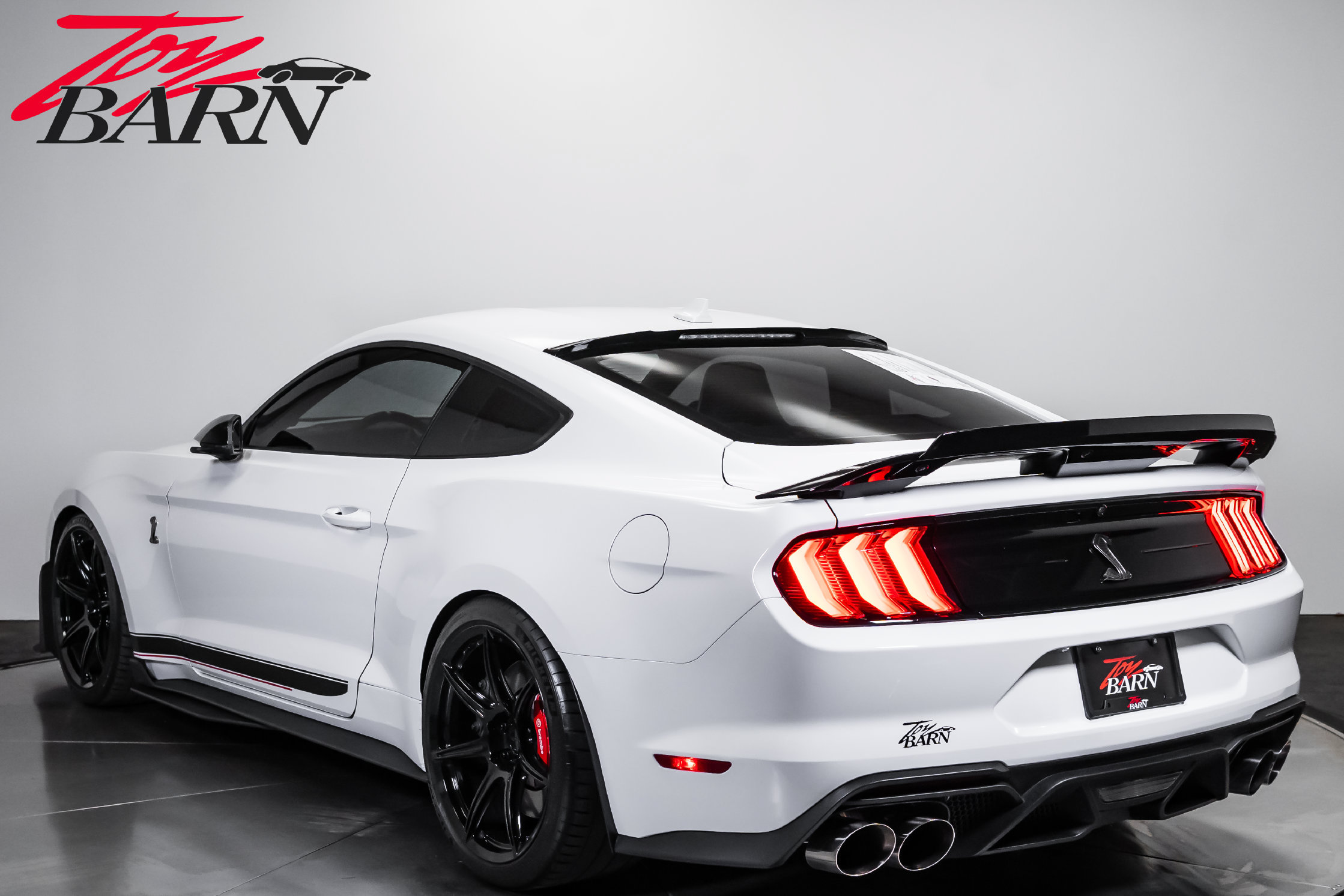 Used 2020 Ford Mustang Shelby GT500 w/ Technology Package RWD image 3