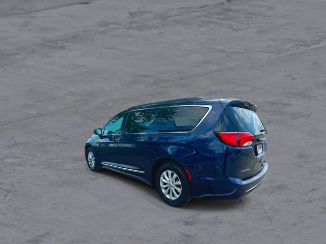 Used 2017 Chrysler Pacifica Touring-L FWD image 6