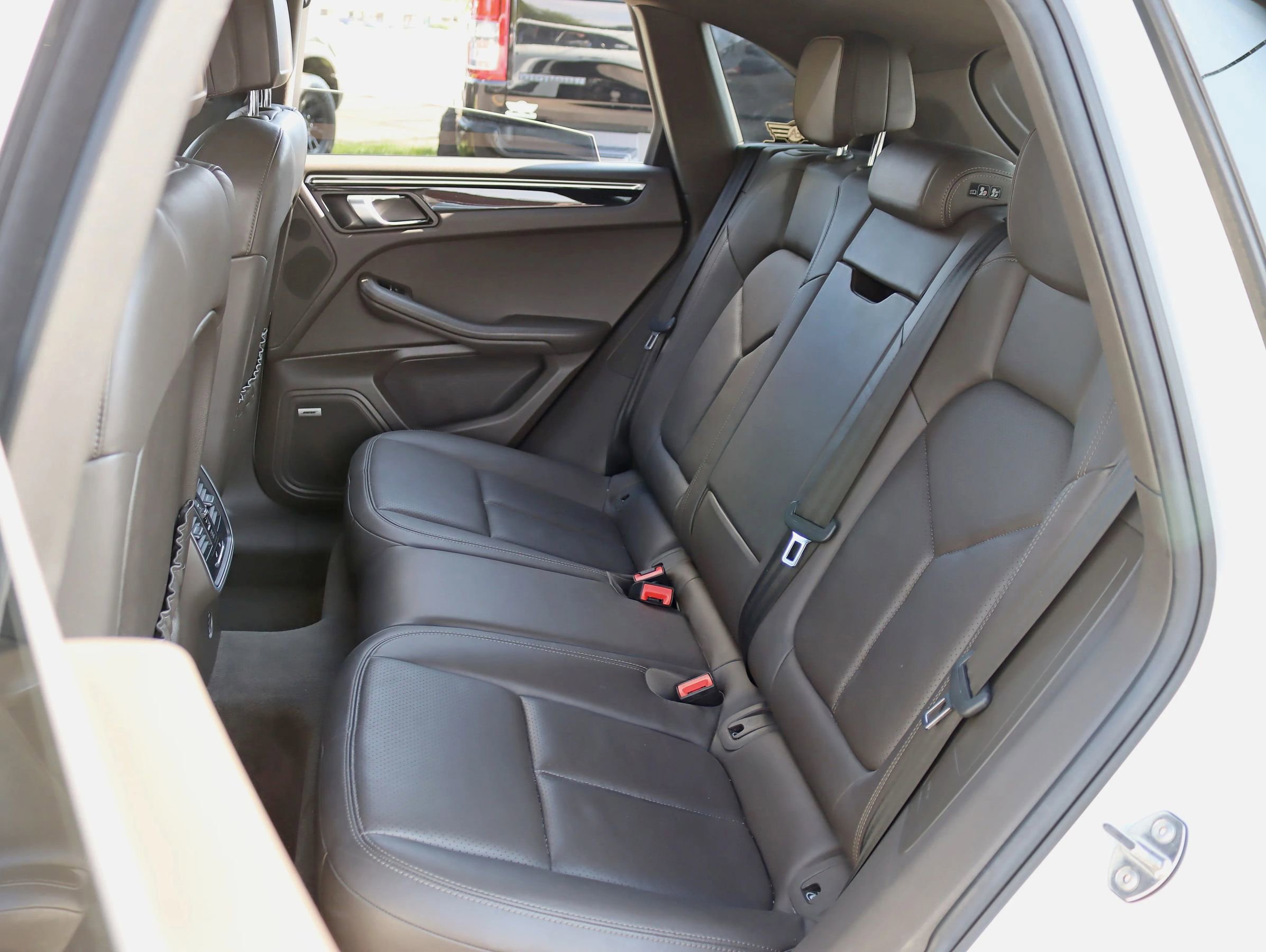 Used 2018 Porsche Macan Sport Edition image 27